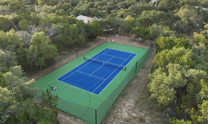 Hays County Casa | Pool, Tennis & Pickleball Ultimate Hill Country Retreat| Creek| Sleeps 10