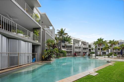 Casuarina Apartamento | Pool View 3-Bedroom Oasis in Drift Resort