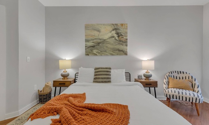 The Gulch Apartamento | Pool View Flat in the Gulch!