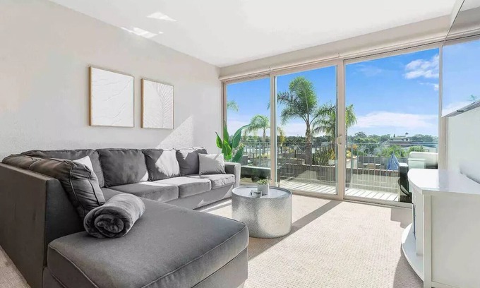 National City Apartamento | Pool View Modern 3 Bdrm Apt