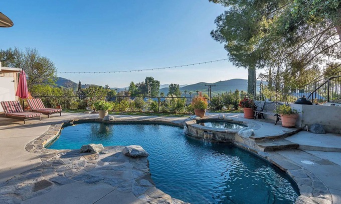 Calabasas Casa | Pool, views, private guest suite, close to great hiking trail, dining & ent..
