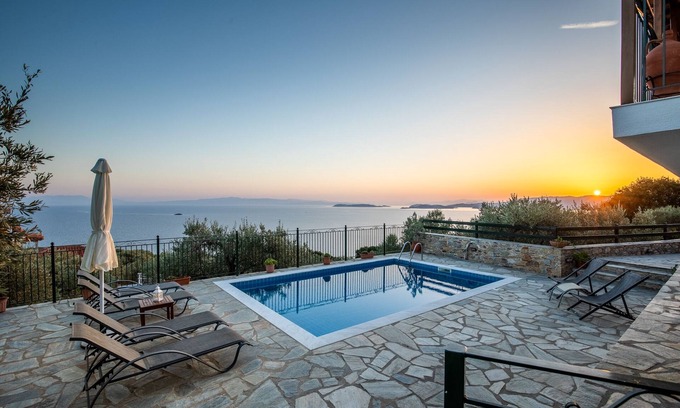 Glossa Villa | Pool Villa -Anastasia-vistas al mar, puesta de sol, wifi, cerca del pueblo y el puerto