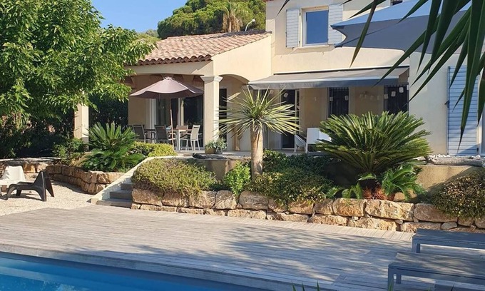 Plage de la Garonnette Casa | Pool villa for 8 people Domaine du Saut du Loup