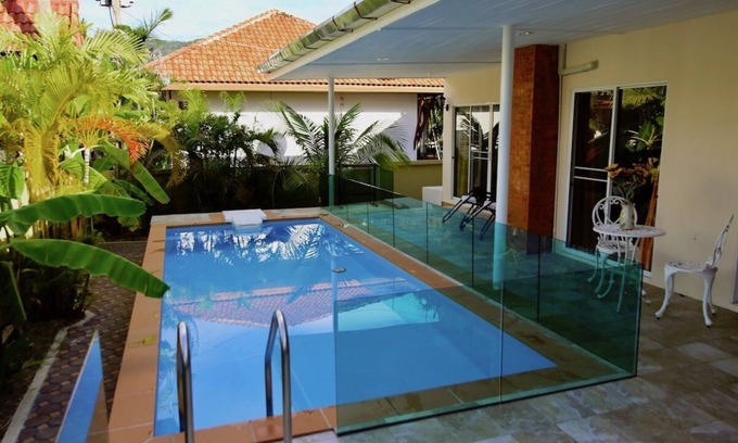 Kamala Casa | Villa con piscina, a pie de playa, restaurantes y 7Eleven