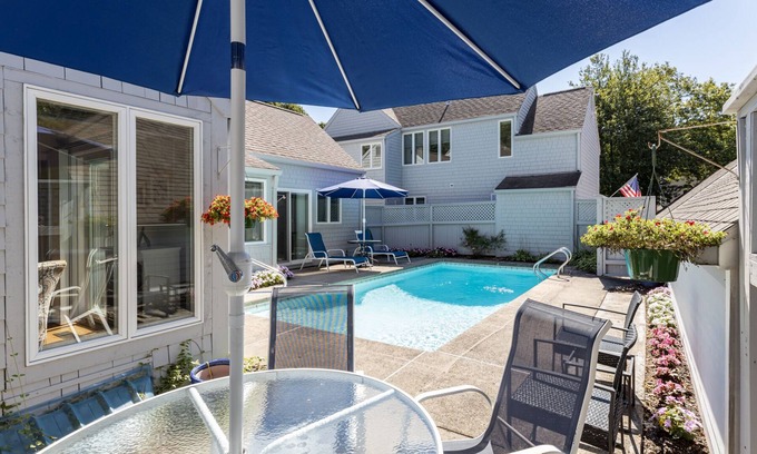 Mews Village Condominio | Pool Villas- 2 bedroom, 2 bath, sleeps 4, heated pool, gas fireplace & grill