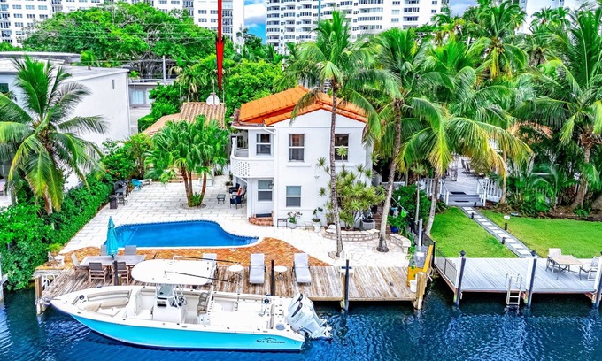 Seven Isles Casa | Pool & Waterfront! Las Olas+Walk To Beach!