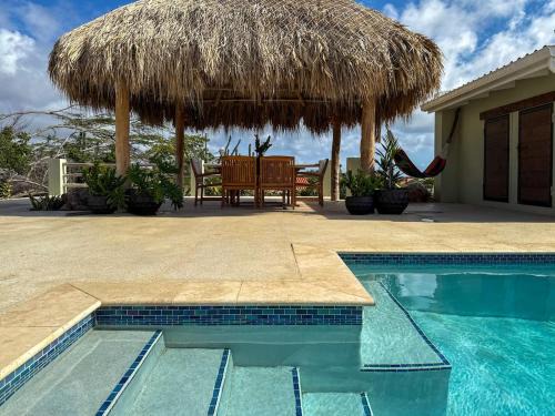 Sabana Liber Apartamento | Poolside Escape Menas Authentic Wellness Eco