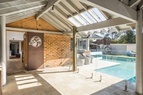 Mount Eliza Casa | 'Poolside Haven' Your Mount Eliza Family Getaway