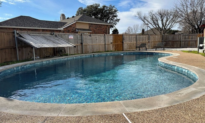 The Colony Casa | Poolside Oasis + Stunning Aquarium | Pets Welcome