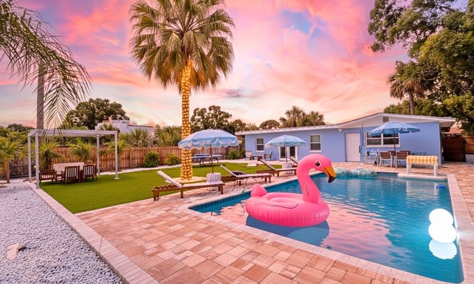 Melbourne Casa | Poolside Paradise: Cabana, PingPong, Alfresco, Near Beach & Downtown, Sleep 12+
