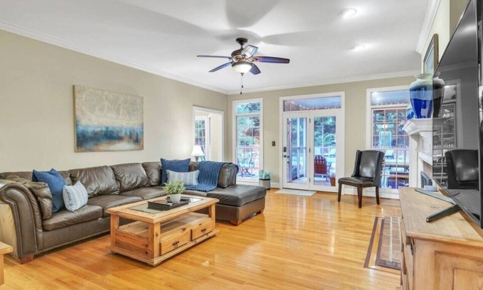 Inman Casa | Poolside Retreat @ Lake Bowen~ 30 Min Greenville
