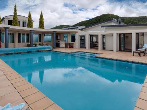 Waikawa Bay Casa | Poolside Retreat - Picton Holiday House Waikawa