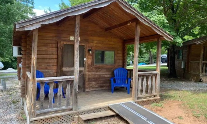 Salisbury Cabina | Poolside Rustic Cabin with Amazing Views-Cabin 5