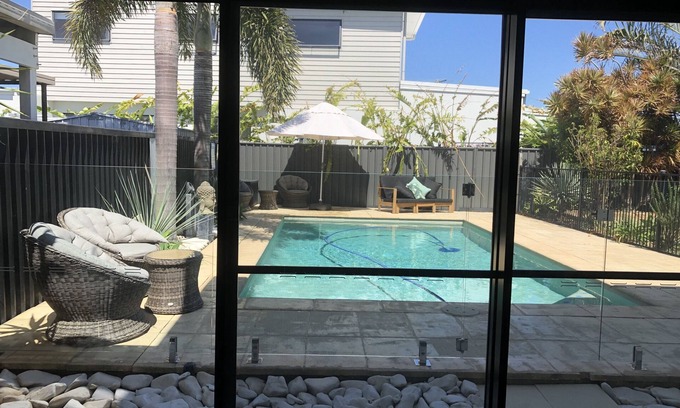Buddina Apartamento | Poolside self contained unit walk to beach