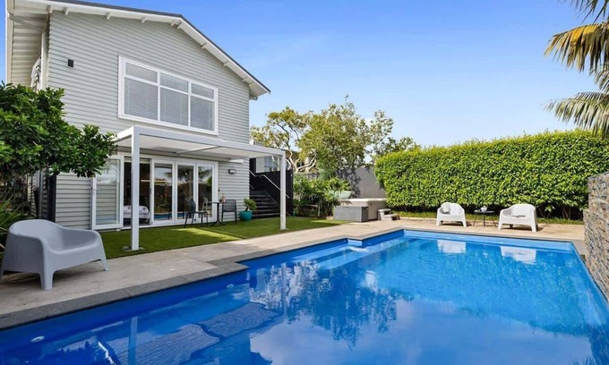 New Plymouth Apartamento | Poolside Studio Near Pukekura Park