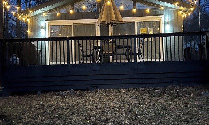 Tobyhanna Cabina | Pop Art Cabin is near ski slopes, indoor waterparks, and casinos.