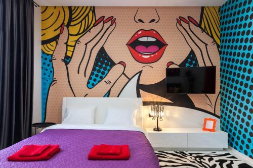 Lviv City Center Apartamento | POP ART flat near Opera-Self Check-in & NETFLIX