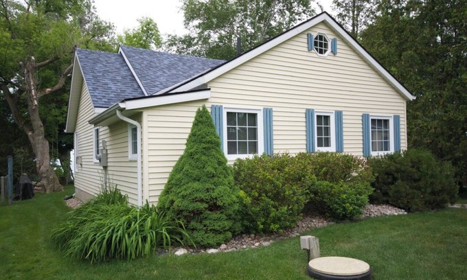 Dashwood Cabaña | Poplar Beach Lakefront Cottage!