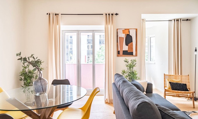 Sao Jorge de Arroios Apartamento | Poppy Apartment, Saldanha, Lisbon