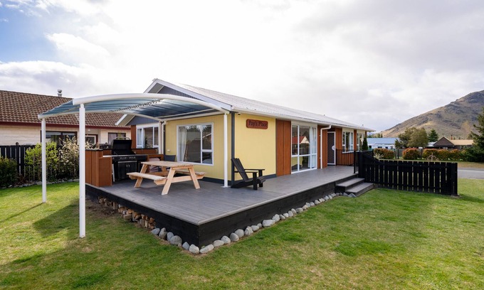 Omarama Casa | Pops Place - Omarama Holiday Home