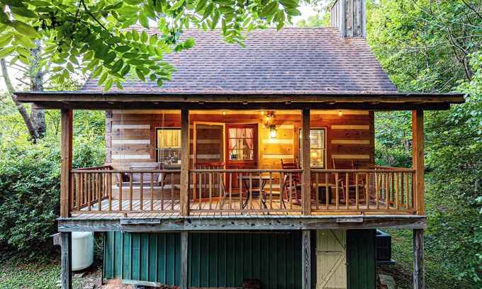 Townsend Cabina | Porch Swing, Jacuzzi Tub, Wi-Fi, Dogs ok, near NP