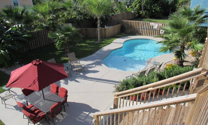 Port Aransas Casa | Puerto A en el horizonte! 2B / 2Bath, piscina climatizada, capacidad para 8