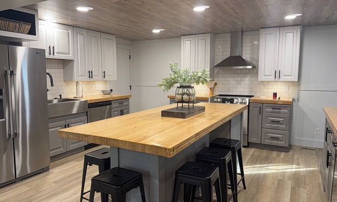 Gypsum Casa | Port Clinton 3BR Retreat A/C, Dining In & Out, Near Cedar Point & Islands