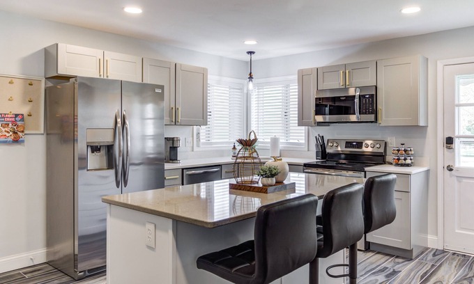 Port Clinton Casa | Port Clinton 4 Bdrm Luxury-2 blocks from beach