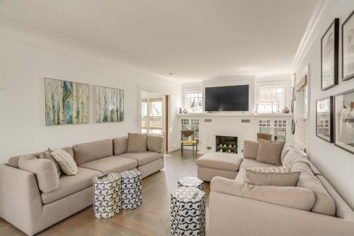 Port Clinton Casa | Port Clinton Home with Lake View - Walk to Beach!