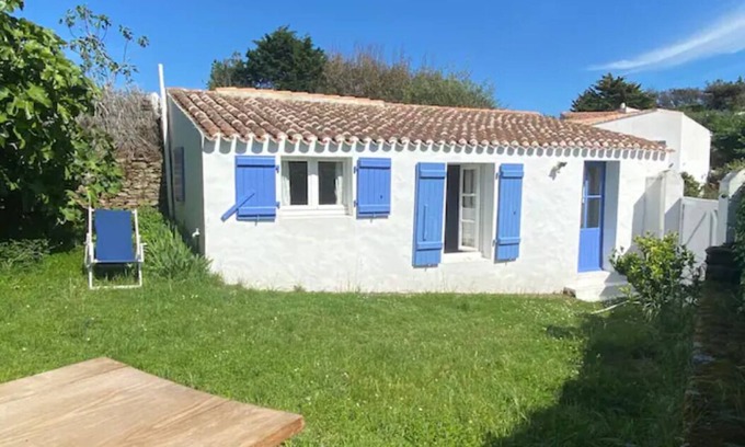Ile d'Yeu Casa | Port de la Meule - small fisherman's cottage with enclosed garden