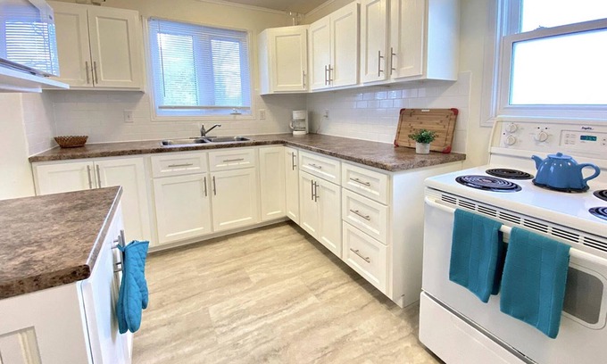 Port Elgin Casa | Port Elgin - 388 Green - situated conveniently between downtown and the beach.