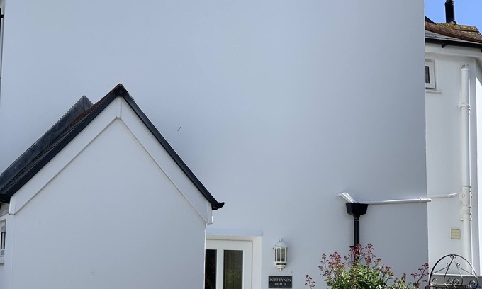 Horton Cabaña | Port Eynon Beach Cottage - short walk to Port Eynon beach and village amenities