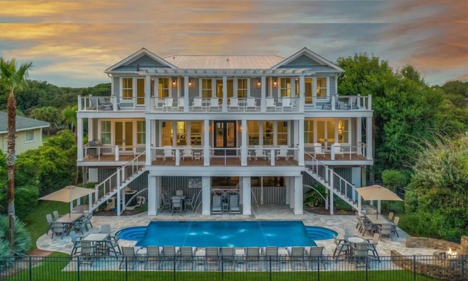 Isle of Palms Casa | Puerto de escala en Isle of Palms ~ FRENTE AL MAR, piscina, paseo marítimo, putting green