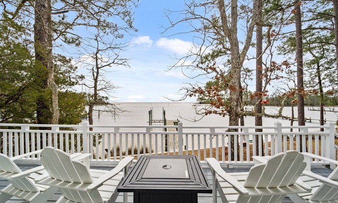 Oriental Casa | Port Peninsula Waterfront Paradise - Waterfront with Dock & Boat Lift