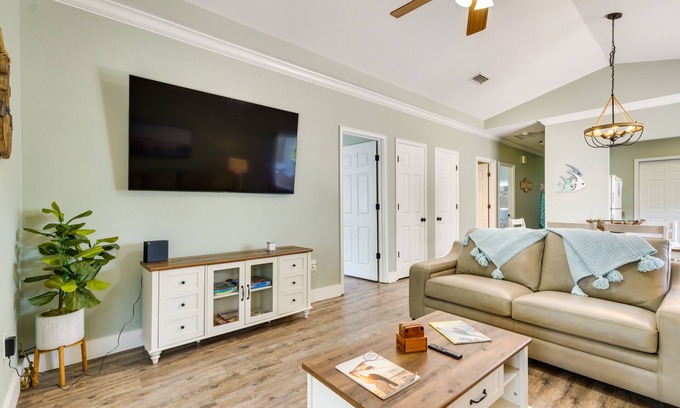 Port St. Joe Casa | Port St Joe Townhome w/ Community Pool + Hot Tub