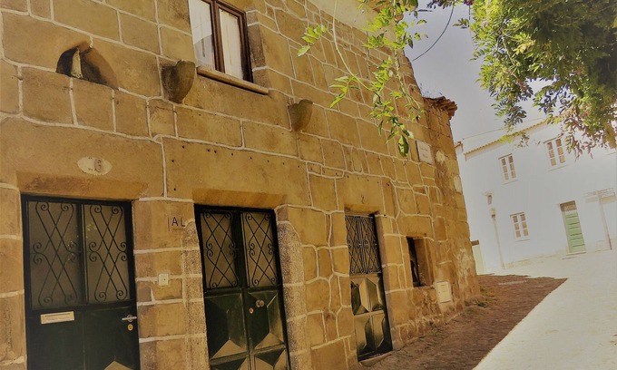 Pinhel Casa | Porta de Santiago House