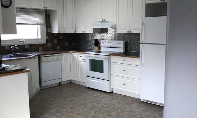 Portage La Prairie Casa | Portage la Prairie Main Floor Suite