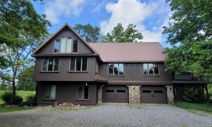 Westfield Casa | Portage Ponds 5 BR/3 Bath close to CHQ, wine trail