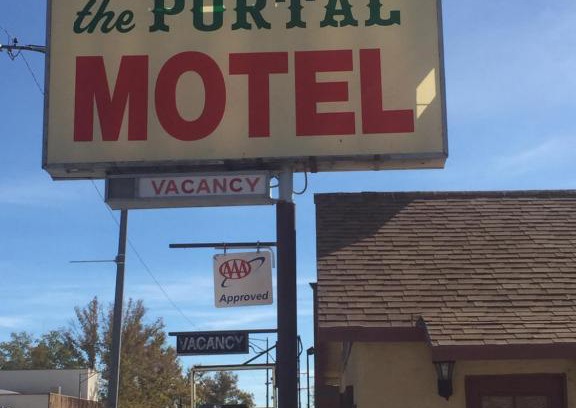 Lone Pine Hotel | Portal Motel