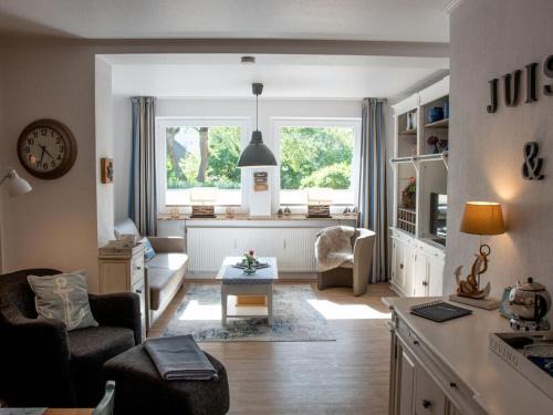 Juist Casa | Porthole in the Seute Deern house