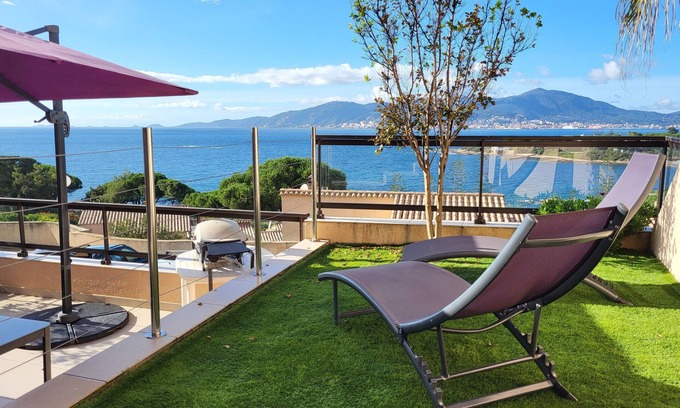 Porticcio Apartamento | PORTICCIO, PLAYA A 5 MINUTOS DE PIES, TERRAZA, WIFI, JARDIN, GARAJE GRANDE 20m2
