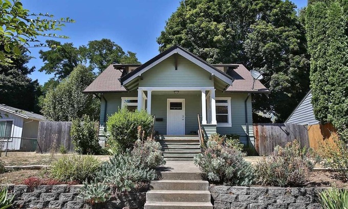 Montavilla Casa | Portland Bungalow Near Shops, restaurants and airport!