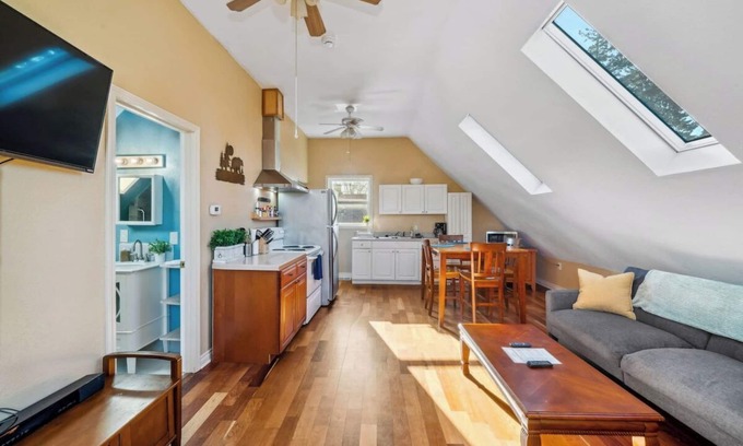 Woodstock Casa | Portland Urban Lodge | Quiet | Walkable | Near