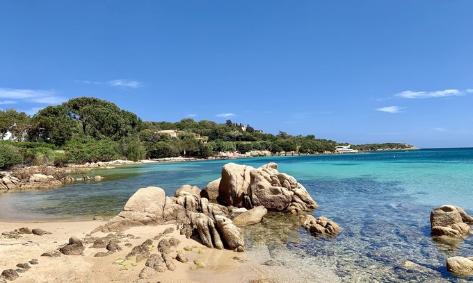 Porto Cervo Apartamento | Ático Porto Cervo Marina, gran terraza, WI-FI y aparcamiento gratuito. Paseo por la playa