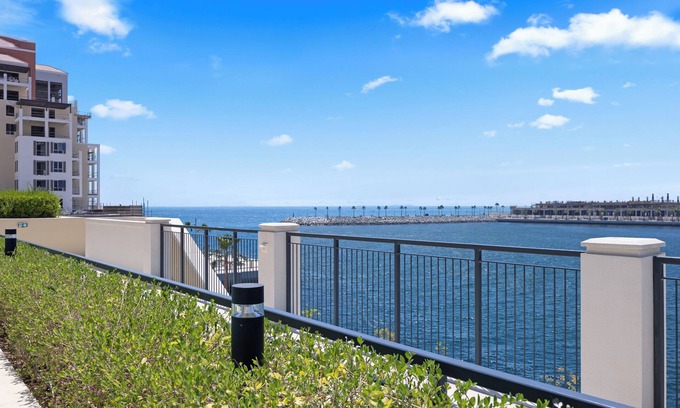 Madinat Zayed Apartamento | Portside Bliss La Mer 1 BR with Sea View
