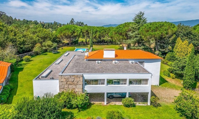 Cardielos Casa | Portugal Active Oliveira's Farm