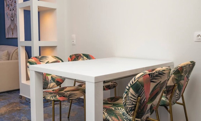 Katerini Apartamento | Poseidon 5: Elegant 4th-Floor Retreat with Stunning Views and Modern Comfort!