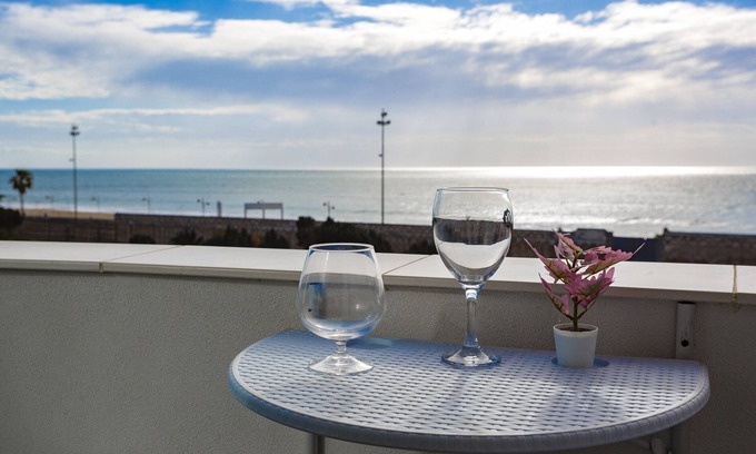 Cadiz Apartamento | POSEIDON Beach Apartment & parking by Cadiz4Rental
