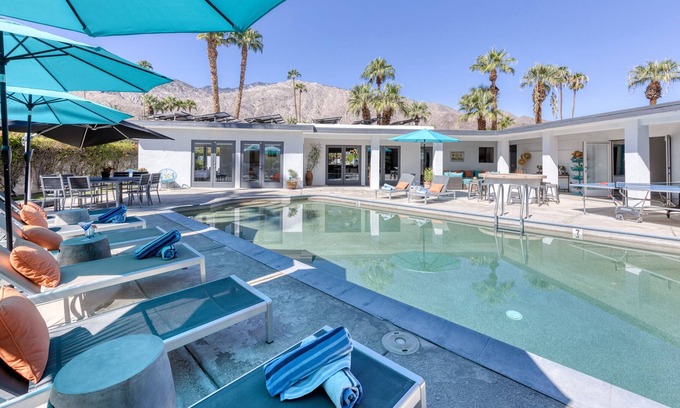 Warm Sands Casa | Gran casa cómoda con piscina 5BR + 4BA en zona tranquila de arenas cálidas