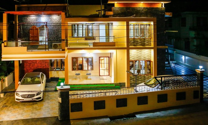 Thrissur Casa | Posh 7 BHK at BELLJEM Homes inside colony close to city